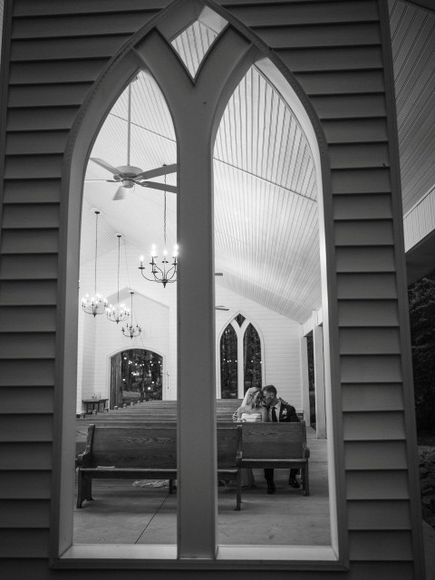 A timeless love in black and white 🖤🤍