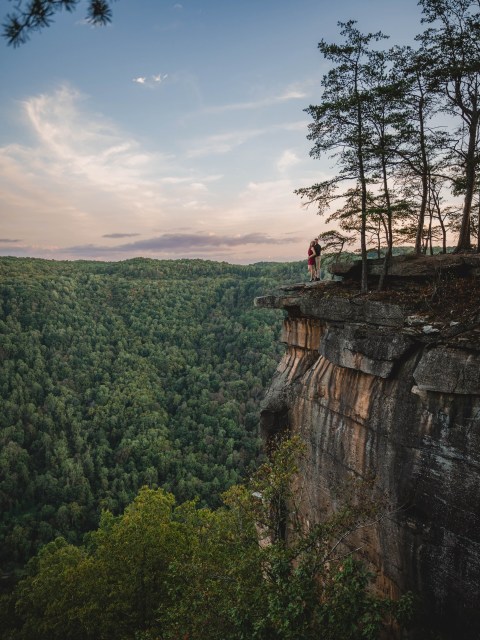 Sam and Will wanted to go on a hike to a gorgeous spot for their engagement session and it didn’t disappoint!
