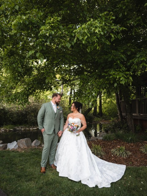 Mr. and Mrs. Abbott! 📸💍